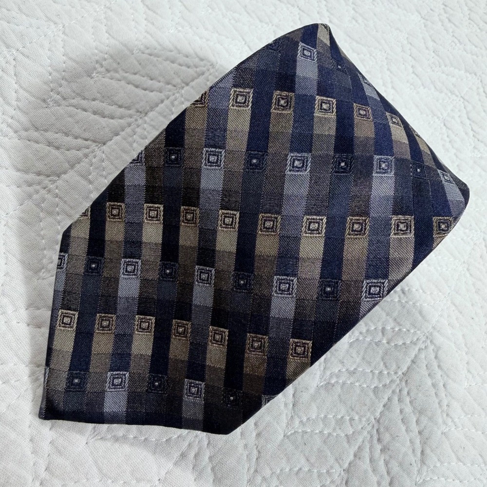 Calvin Klein Mens 100% Silk Tie Navy Blue Grey Geometric Grid Square 58x2.75 in